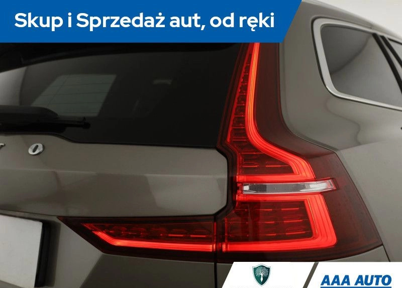 Volvo V60 cena 84000 przebieg: 190117, rok produkcji 2018 z Michałowo małe 436